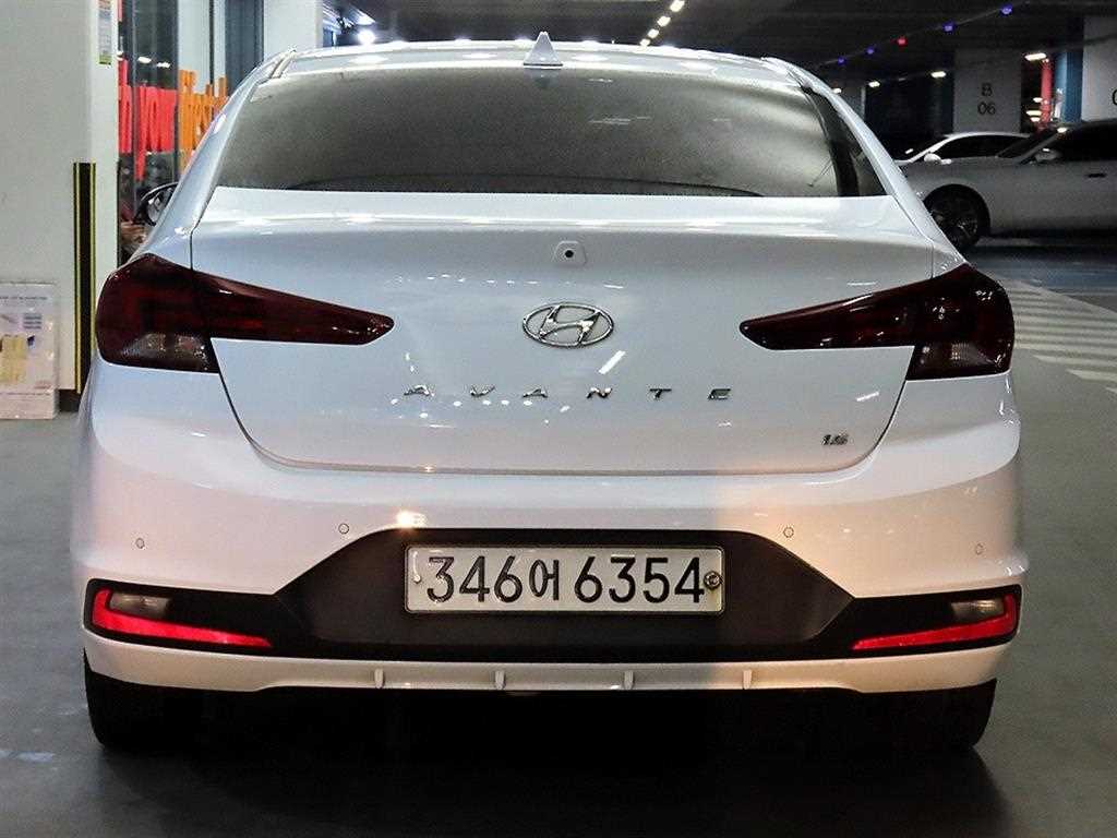 HYUNDAI Avante - Vista 5