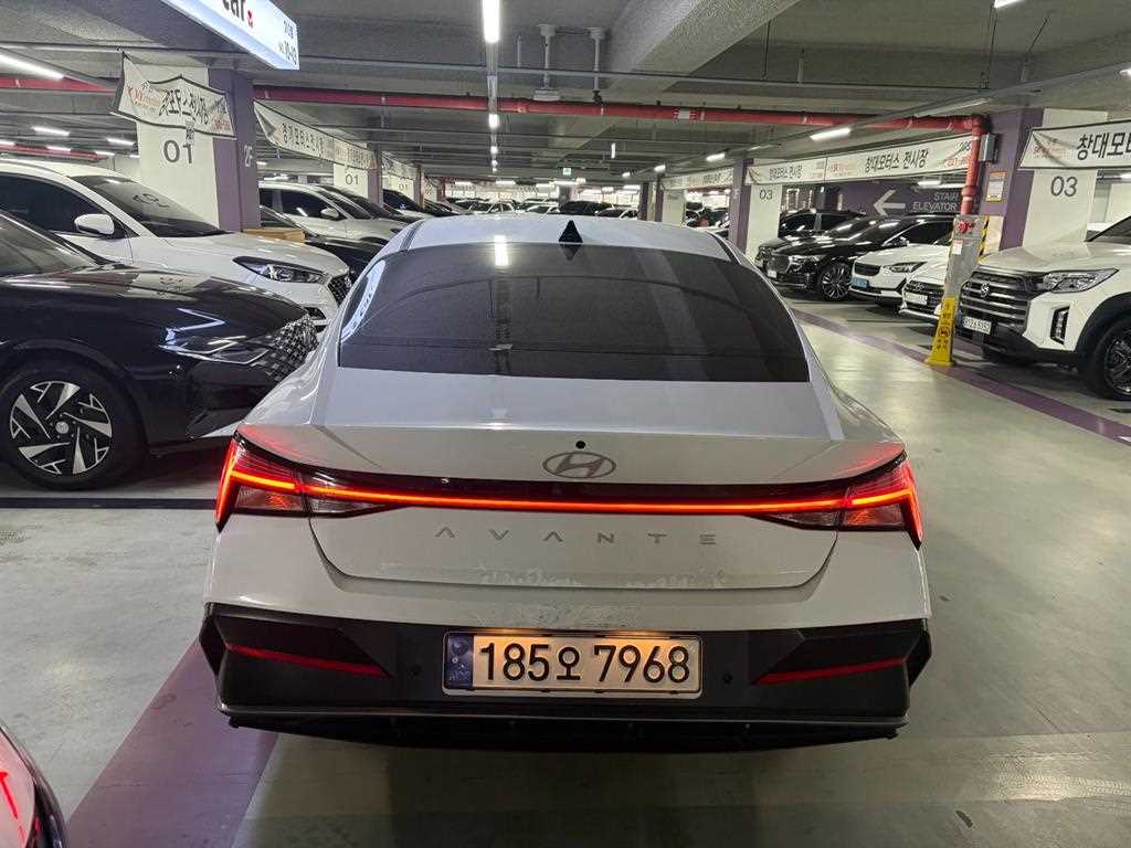 HYUNDAI Avante - Vista 4