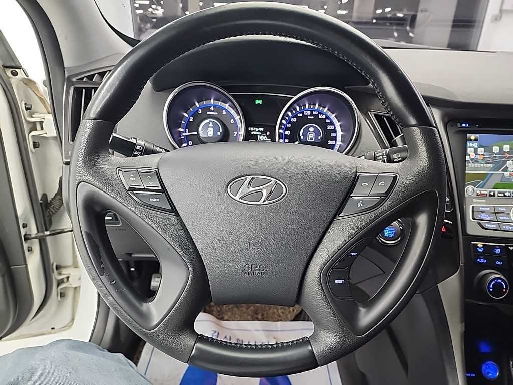HYUNDAI Sonata - Vista 9