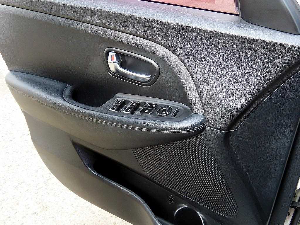 KIA Carens - Vista 11