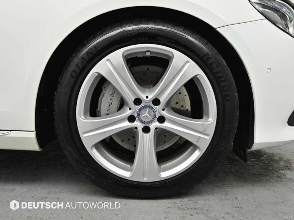 Mercedes Benz E class - Vista 5