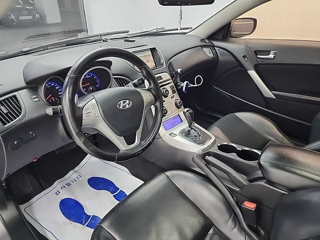 HYUNDAI Genesis - Vista 7