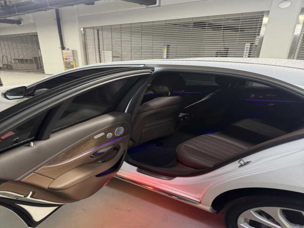 Mercedes Benz E class - Vista 11