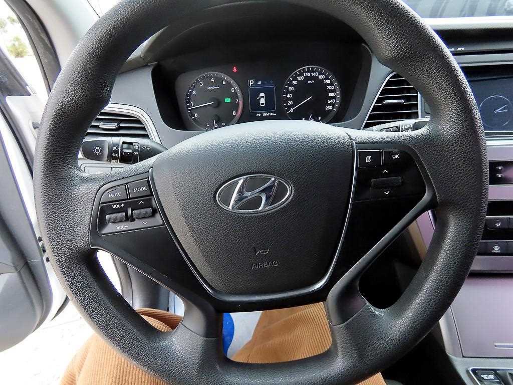 HYUNDAI Sonata - Vista 8
