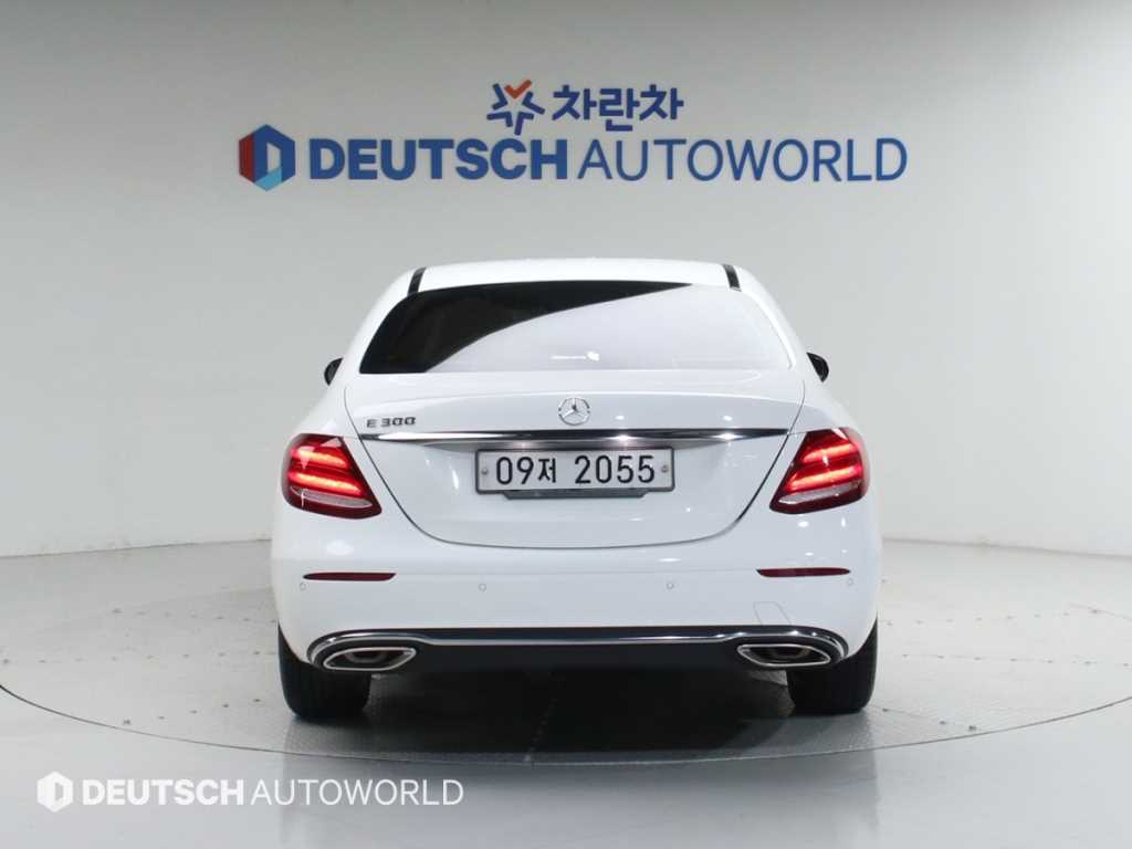 Mercedes Benz E class - Vista 4