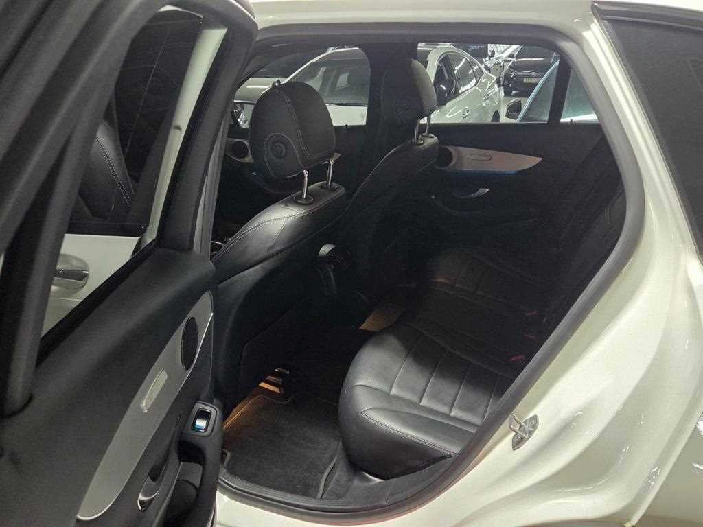 Mercedes Benz GLC Class - Vista 7