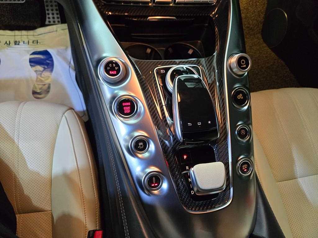 Mercedes Benz AMG GT - Vista 12