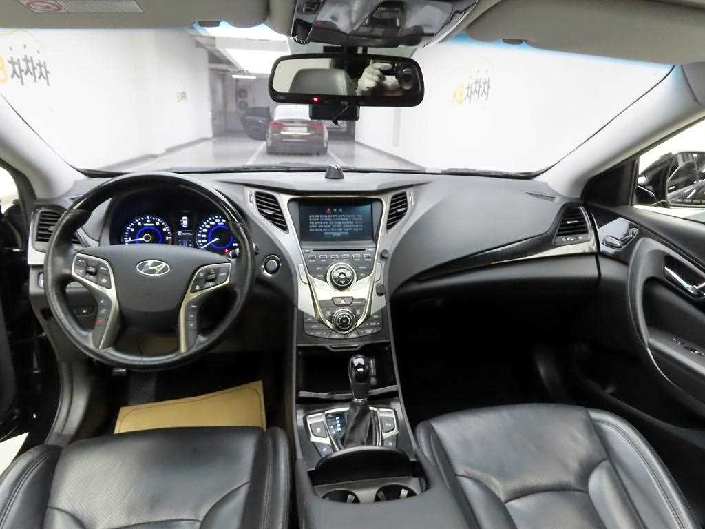 HYUNDAI Grandeur - Vista 6