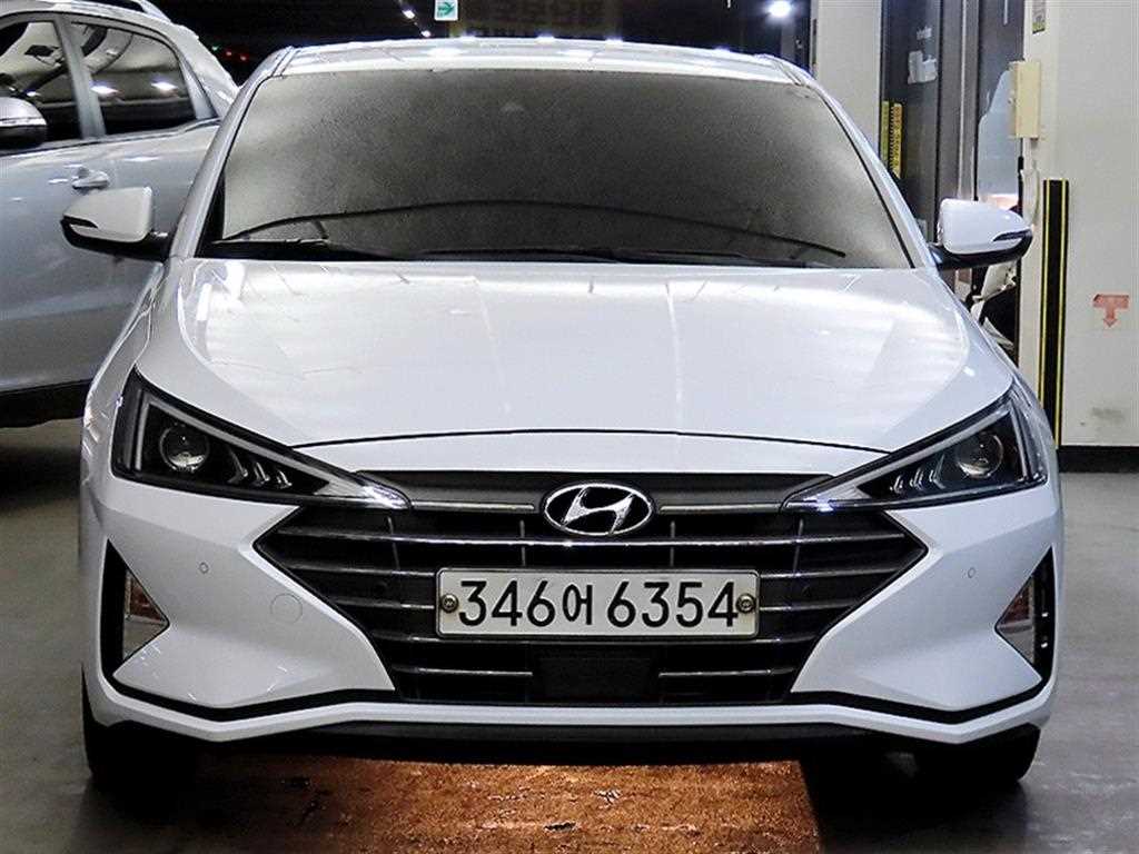 HYUNDAI Avante - Vista 2