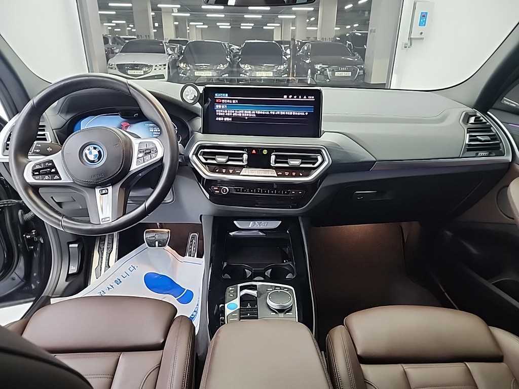 BMW iX3 - Vista 7