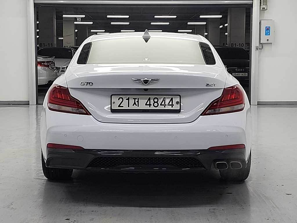 Genesis G70 - Vista 4