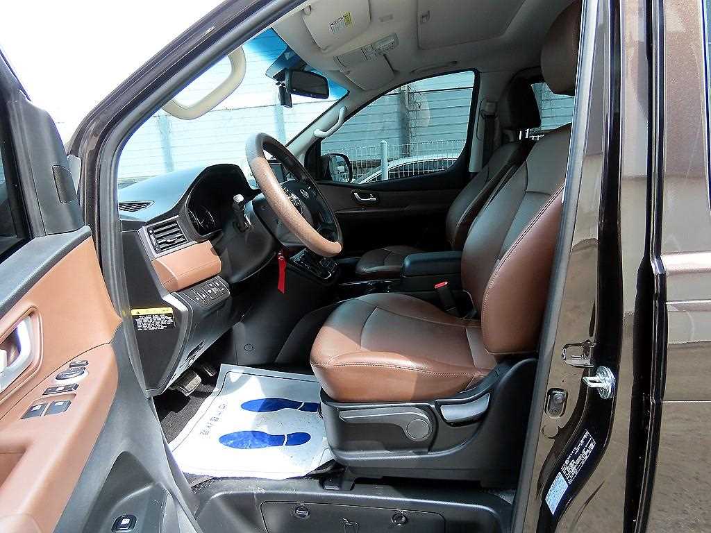 HYUNDAI Starex - Vista 5