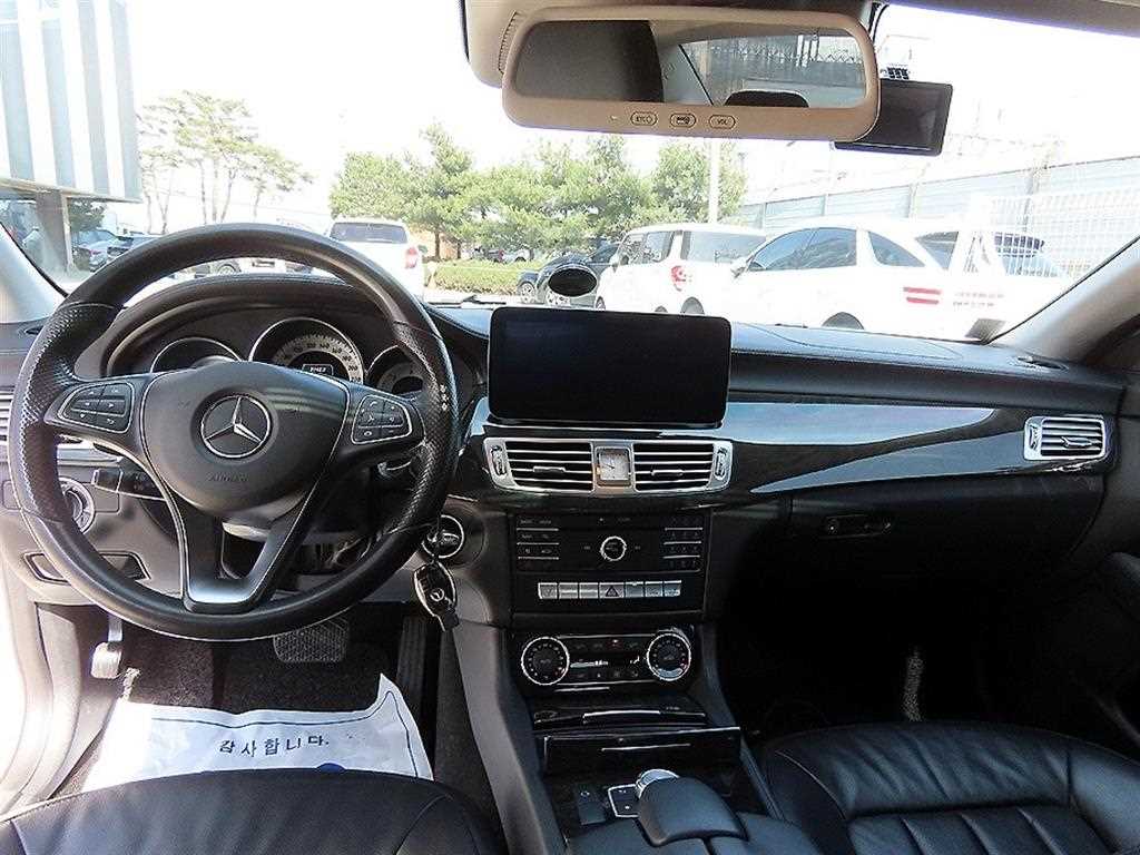 Mercedes Benz CLS Class - Vista 7