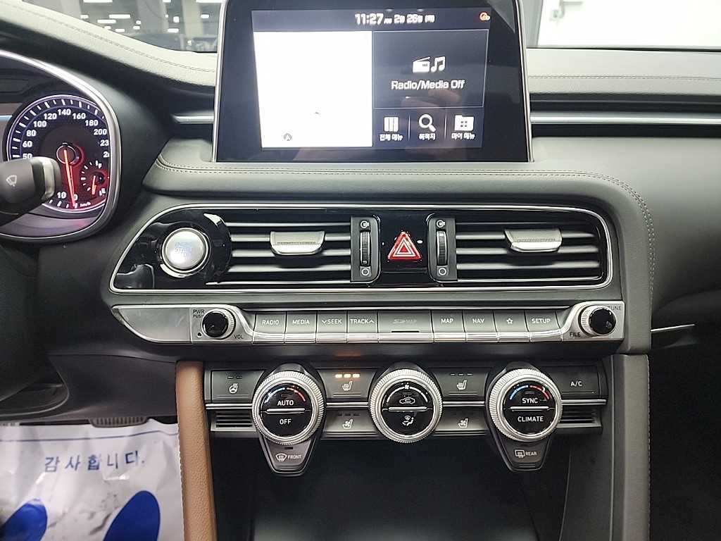 Genesis G70 - Vista 10