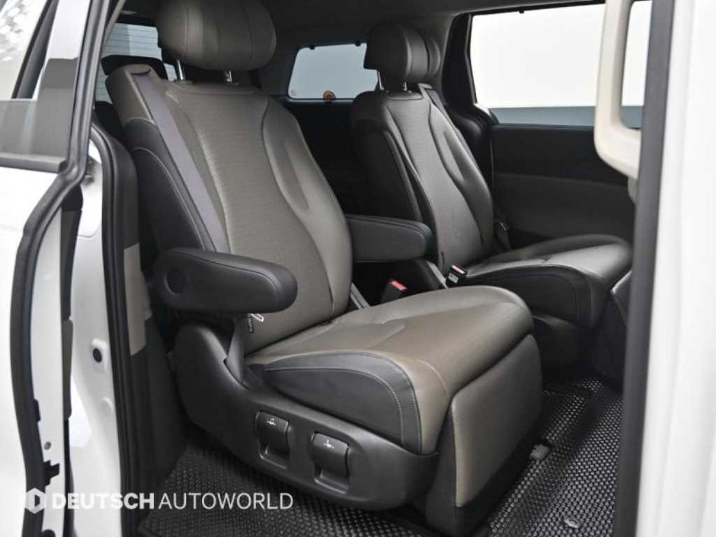 KIA Carnival - Vista 12