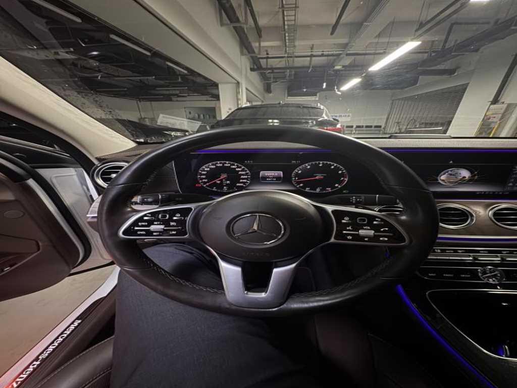 Mercedes Benz E class - Vista 4