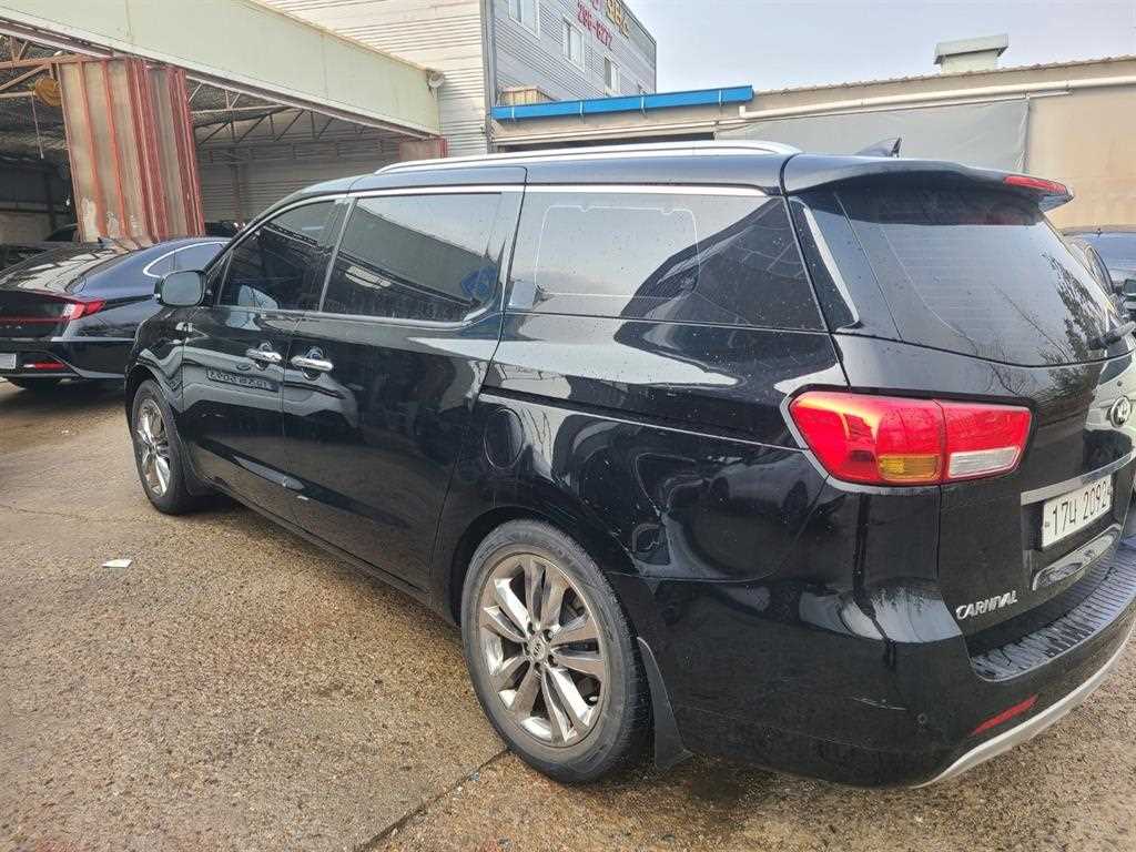 KIA Carnival - Vista 3