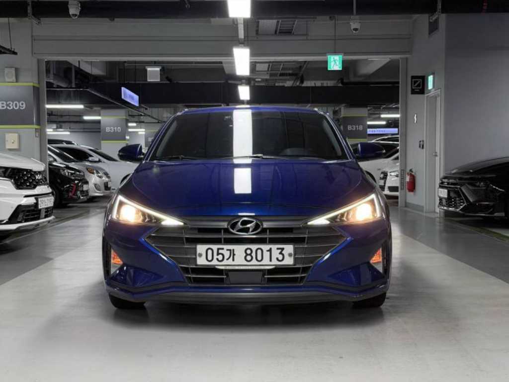 HYUNDAI Avante - Vista 3