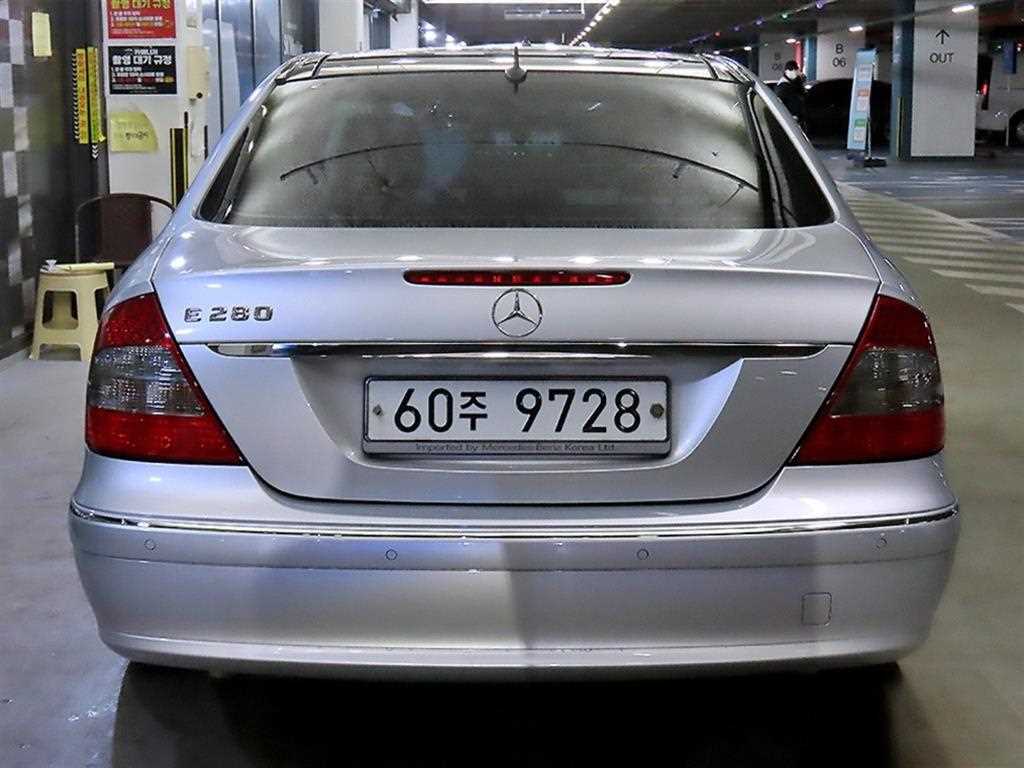 Mercedes Benz E class - Vista 5