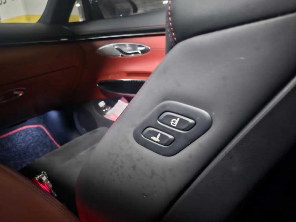 Genesis GV70 - Vista 9