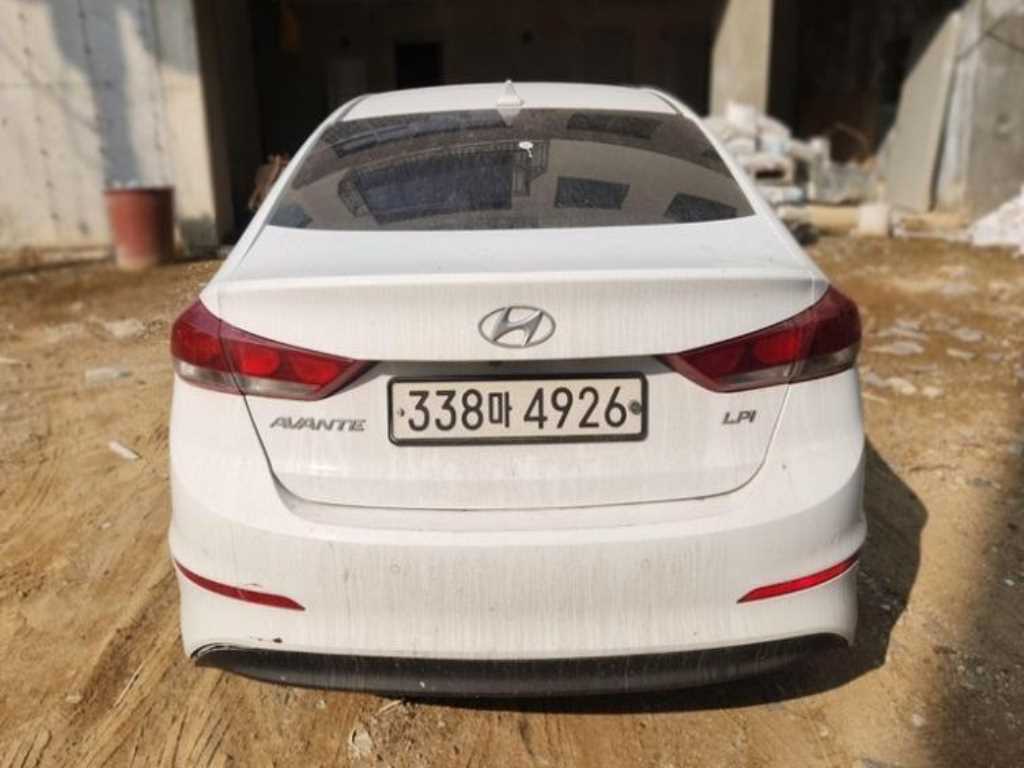HYUNDAI Avante - Vista 4