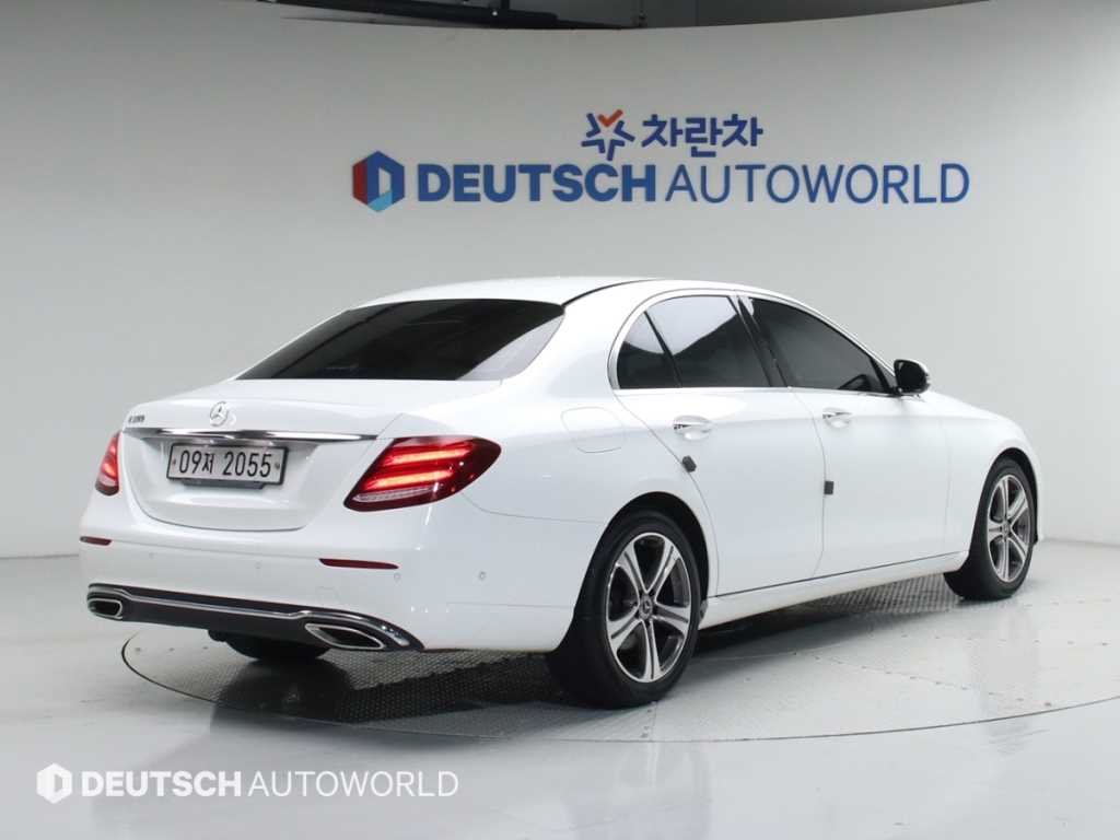 Mercedes Benz E class - Vista 2