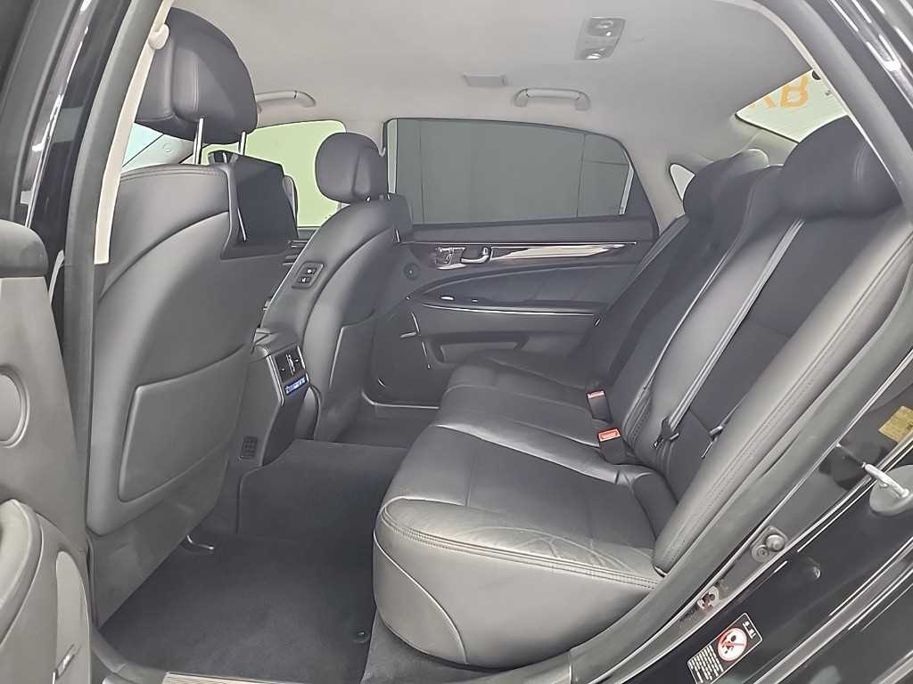 HYUNDAI Equus - Vista 12