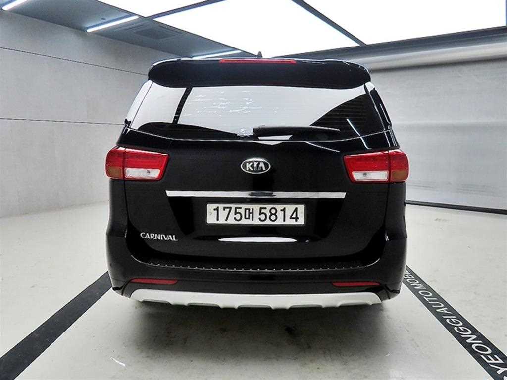 KIA Carnival - Vista 3