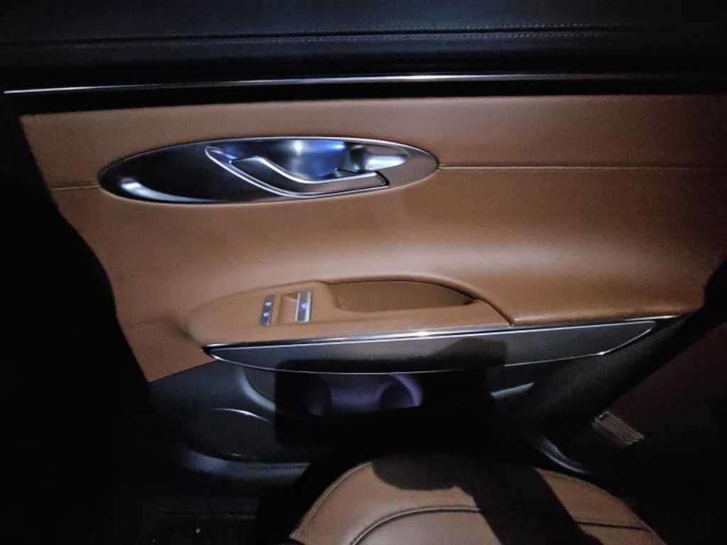 Genesis GV70 - Vista 6