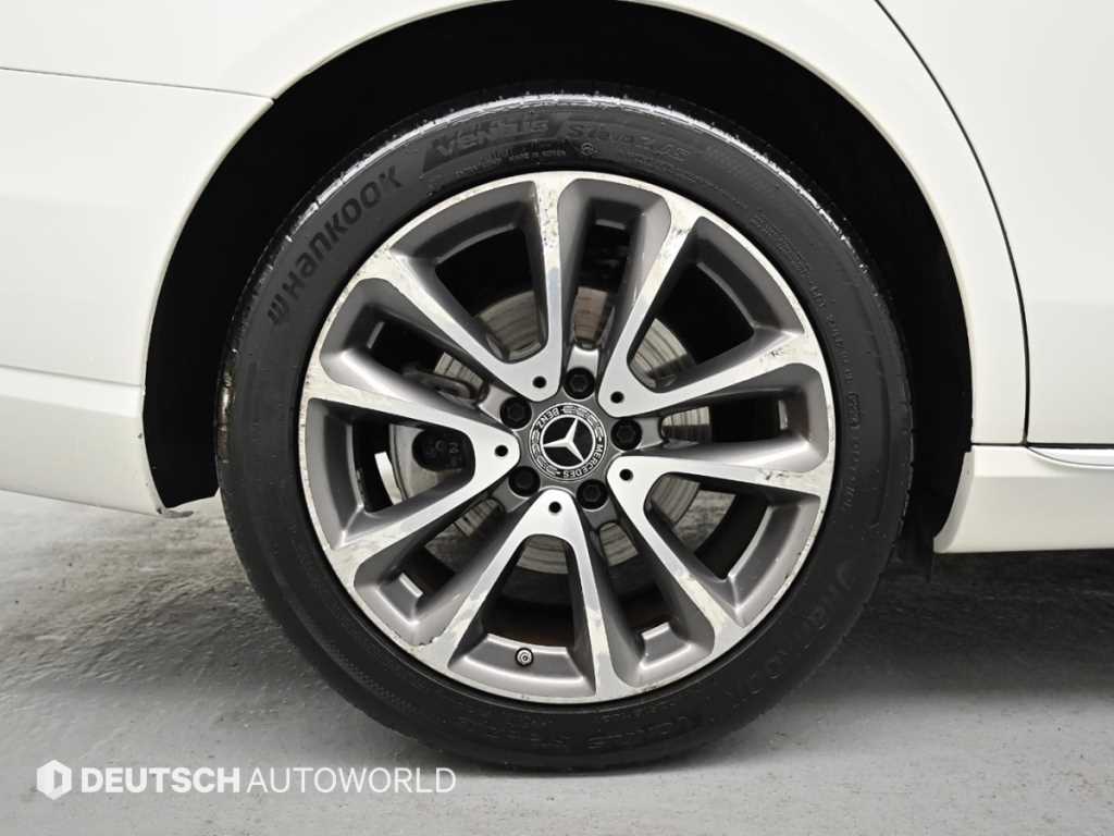 Mercedes Benz E class - Vista 5