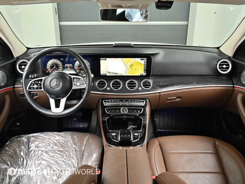 Mercedes Benz E class - Vista 7