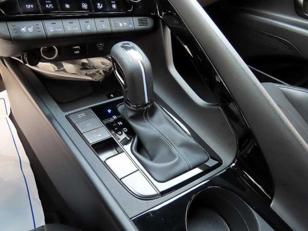 HYUNDAI Avante - Vista 10