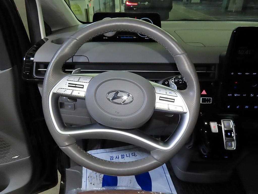 HYUNDAI Staria - Vista 8