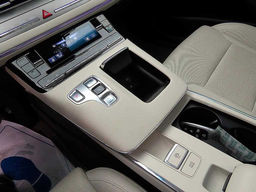 HYUNDAI Grandeur - Vista 11