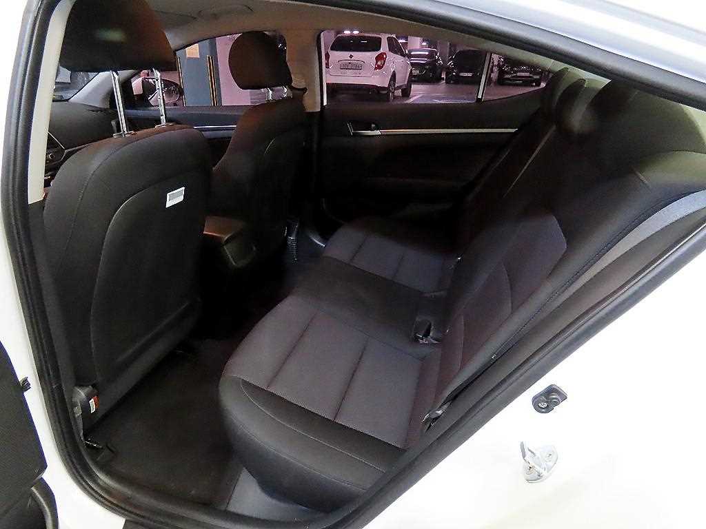 HYUNDAI Avante - Vista 7