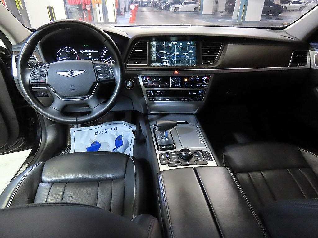 Genesis G80 - Vista 10