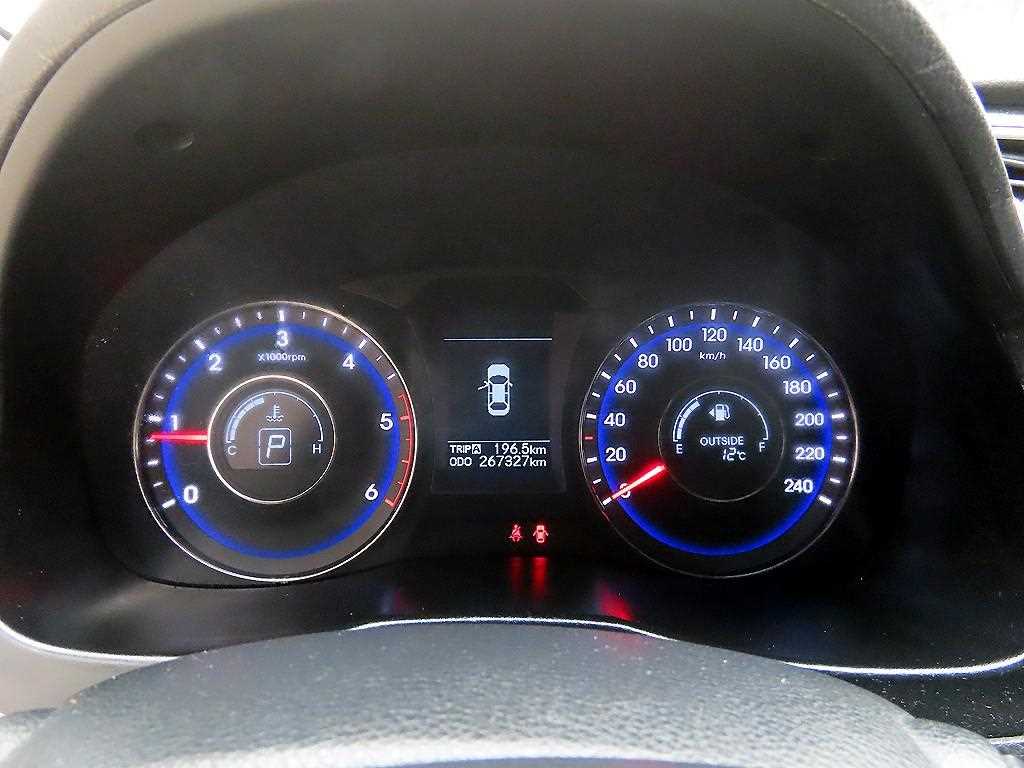 HYUNDAI i40 - Vista 9