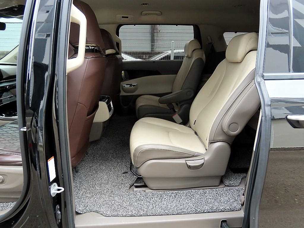 KIA Carnival - Vista 6