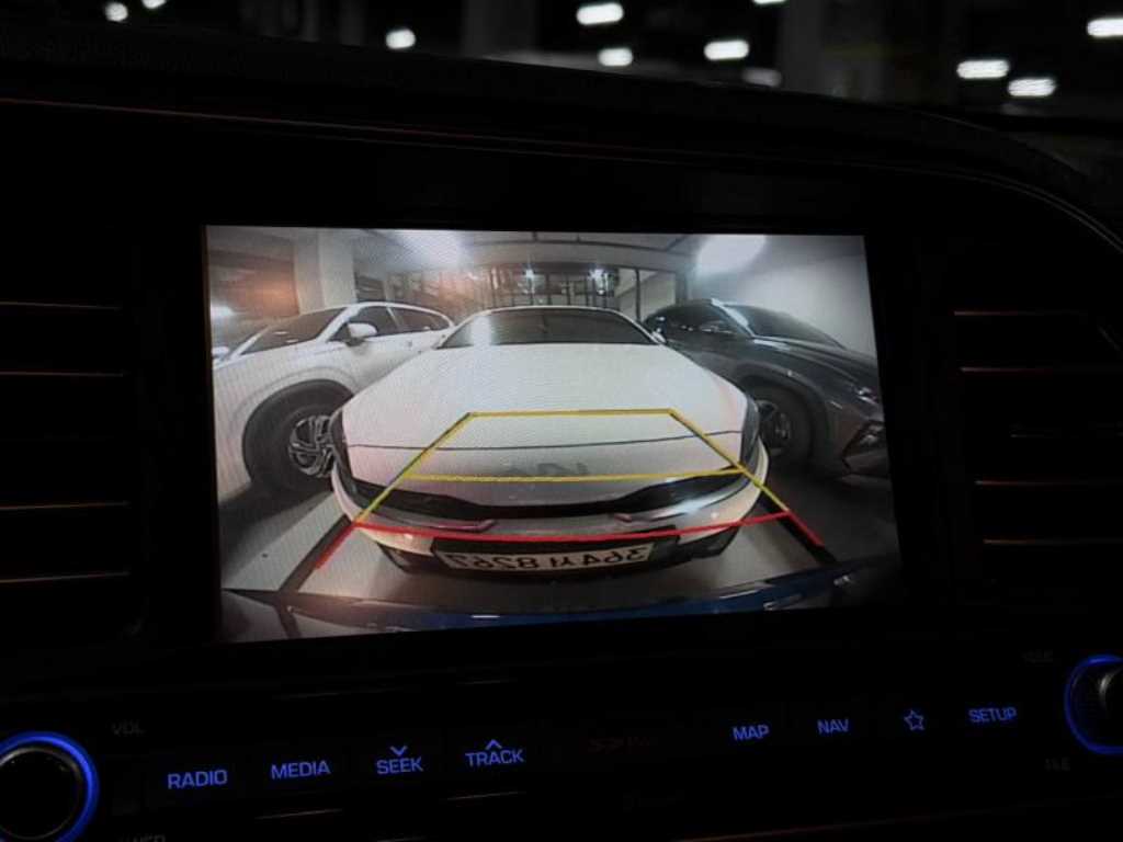 HYUNDAI Avante - Vista 8