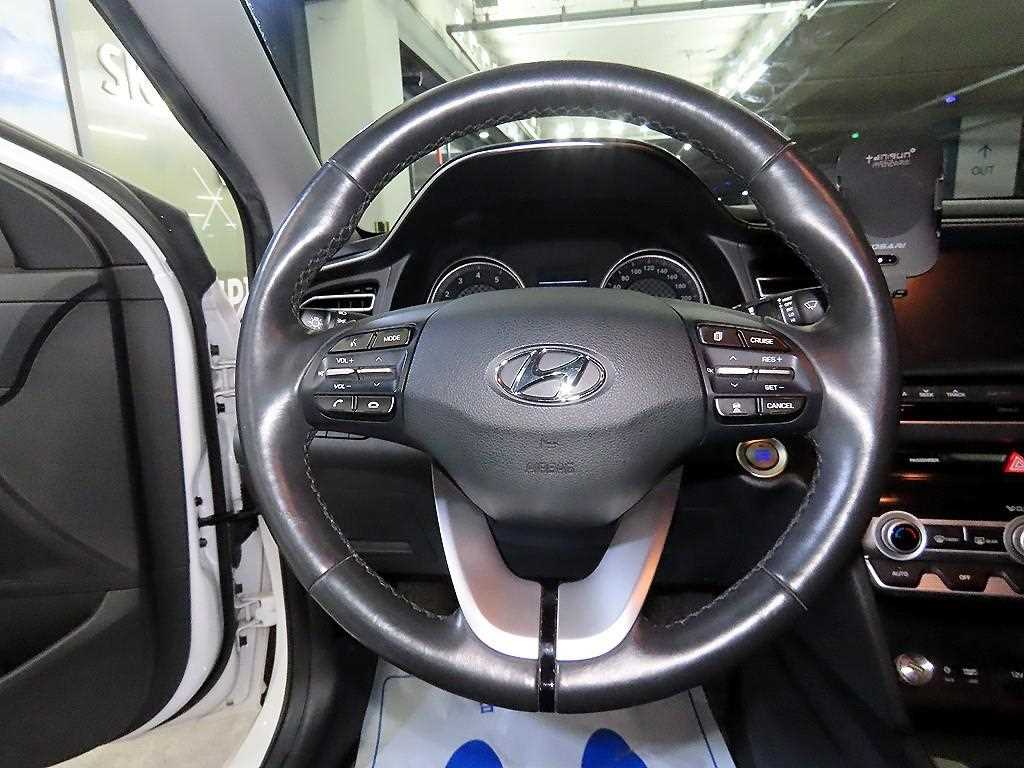 HYUNDAI Avante - Vista 8