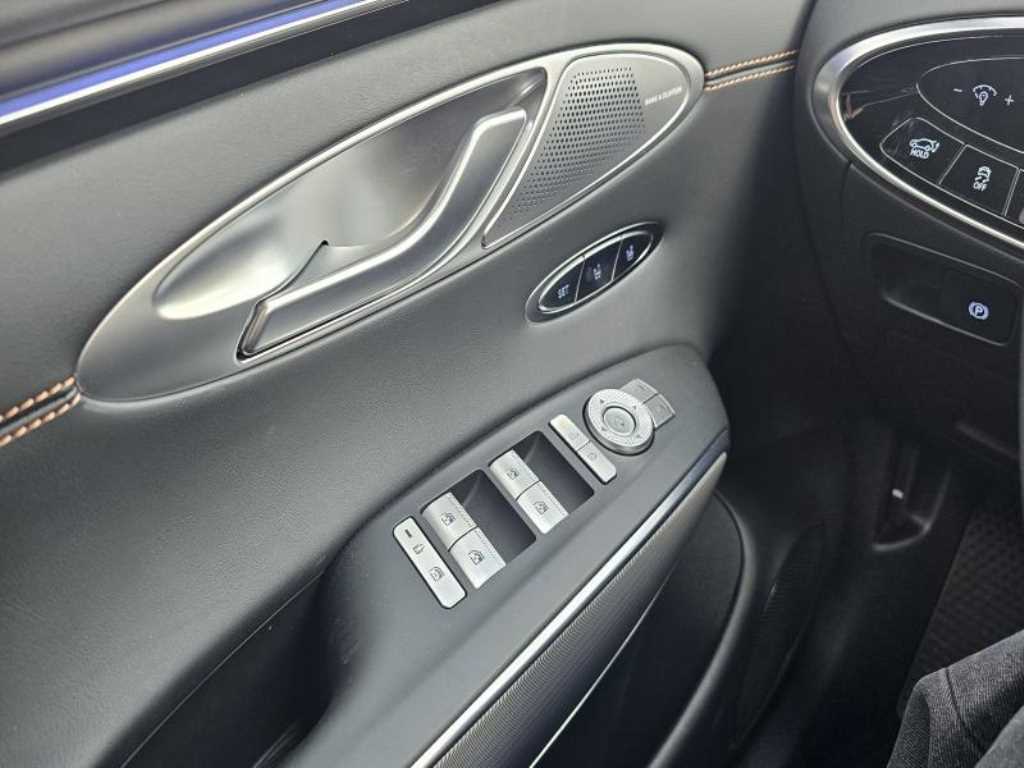 Genesis GV70 - Vista 8