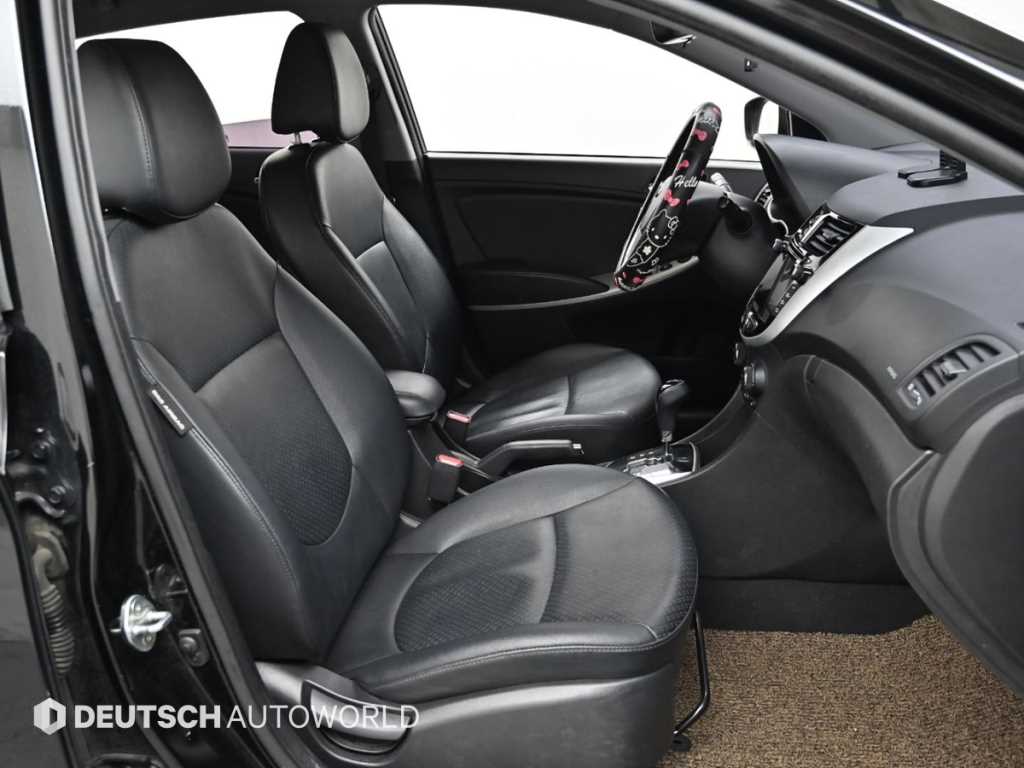 HYUNDAI Accent - Vista 10