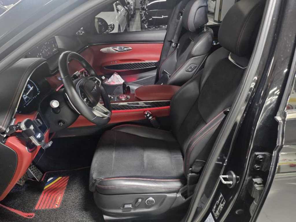 Genesis GV70 - Vista 6