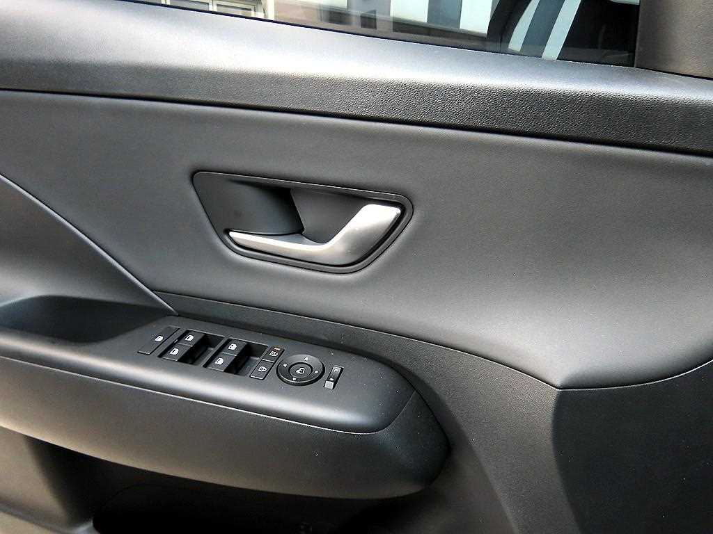 HYUNDAI Kona - Vista 11