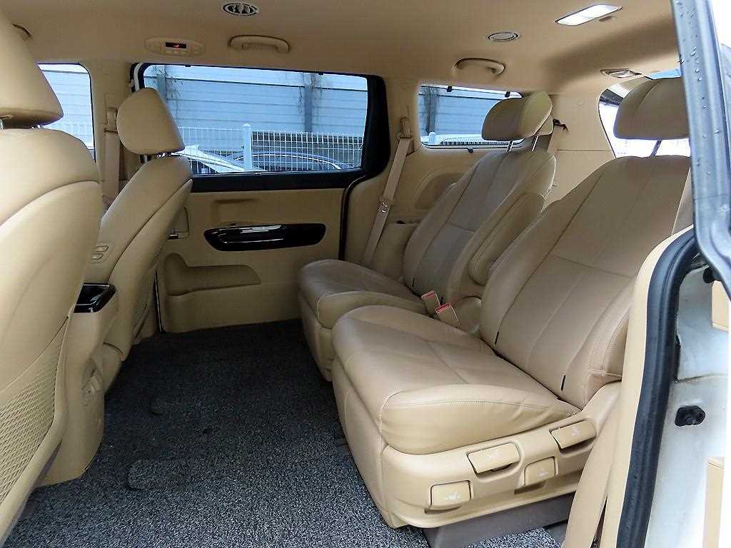 KIA Carnival - Vista 6