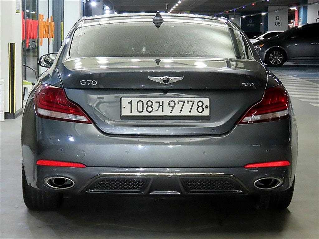 Genesis G70 - Vista 5