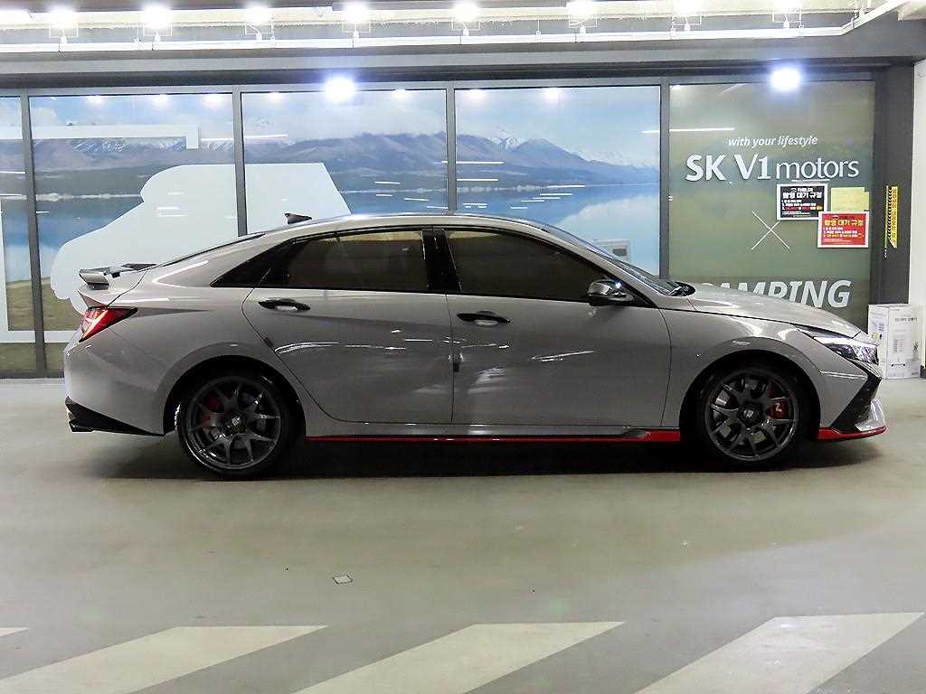 HYUNDAI Avante - Vista 3