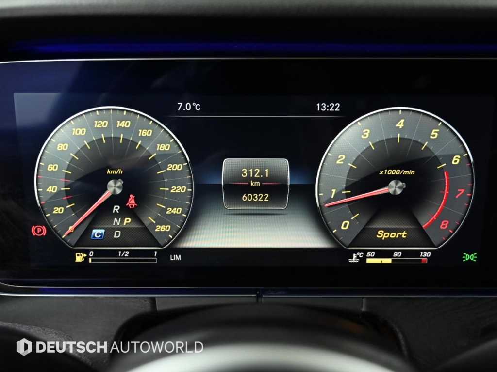 Mercedes Benz E class - Vista 8