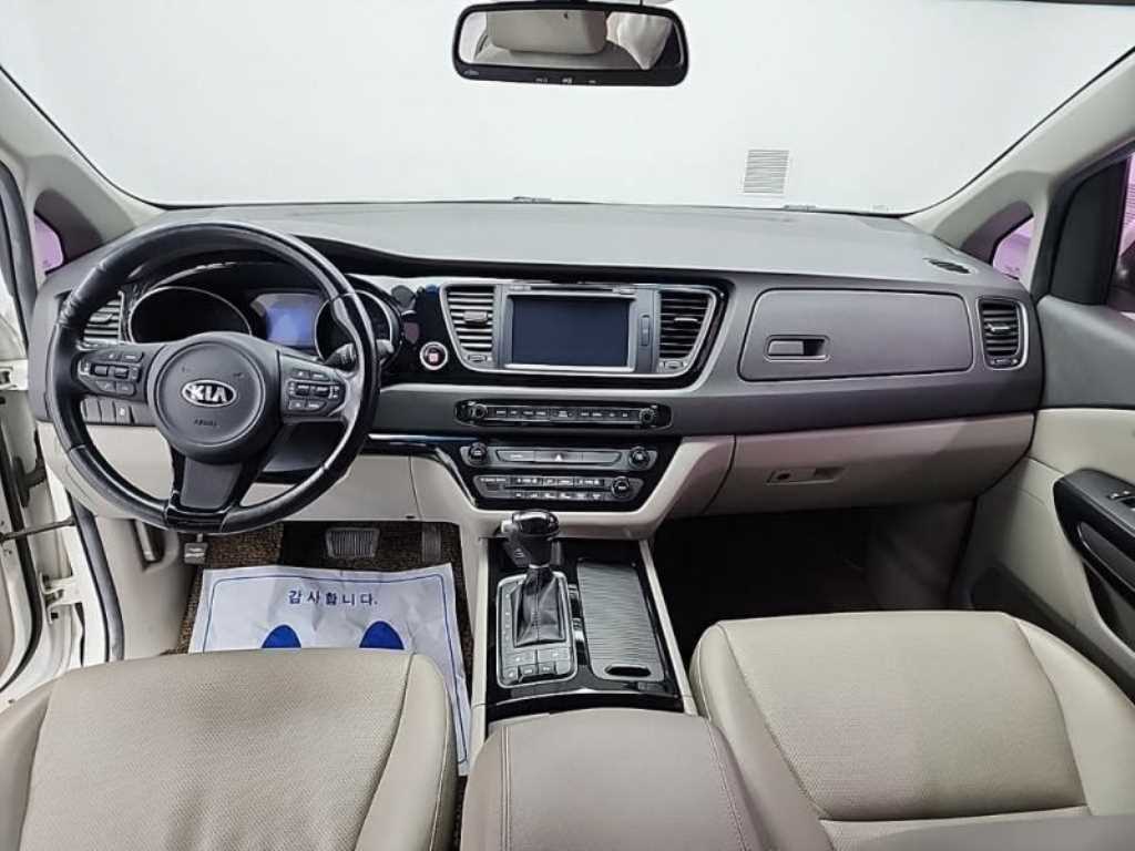 KIA Carnival - Vista 7