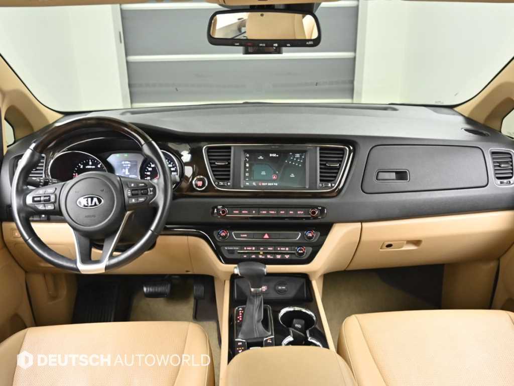 KIA Carnival - Vista 7